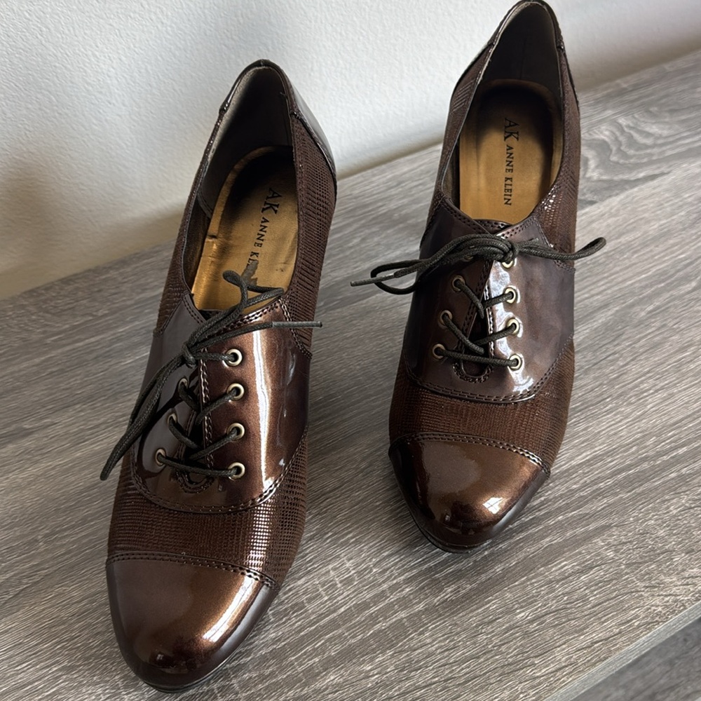 Anne Klein brown heels 9.5 - Picture 2 of 4
